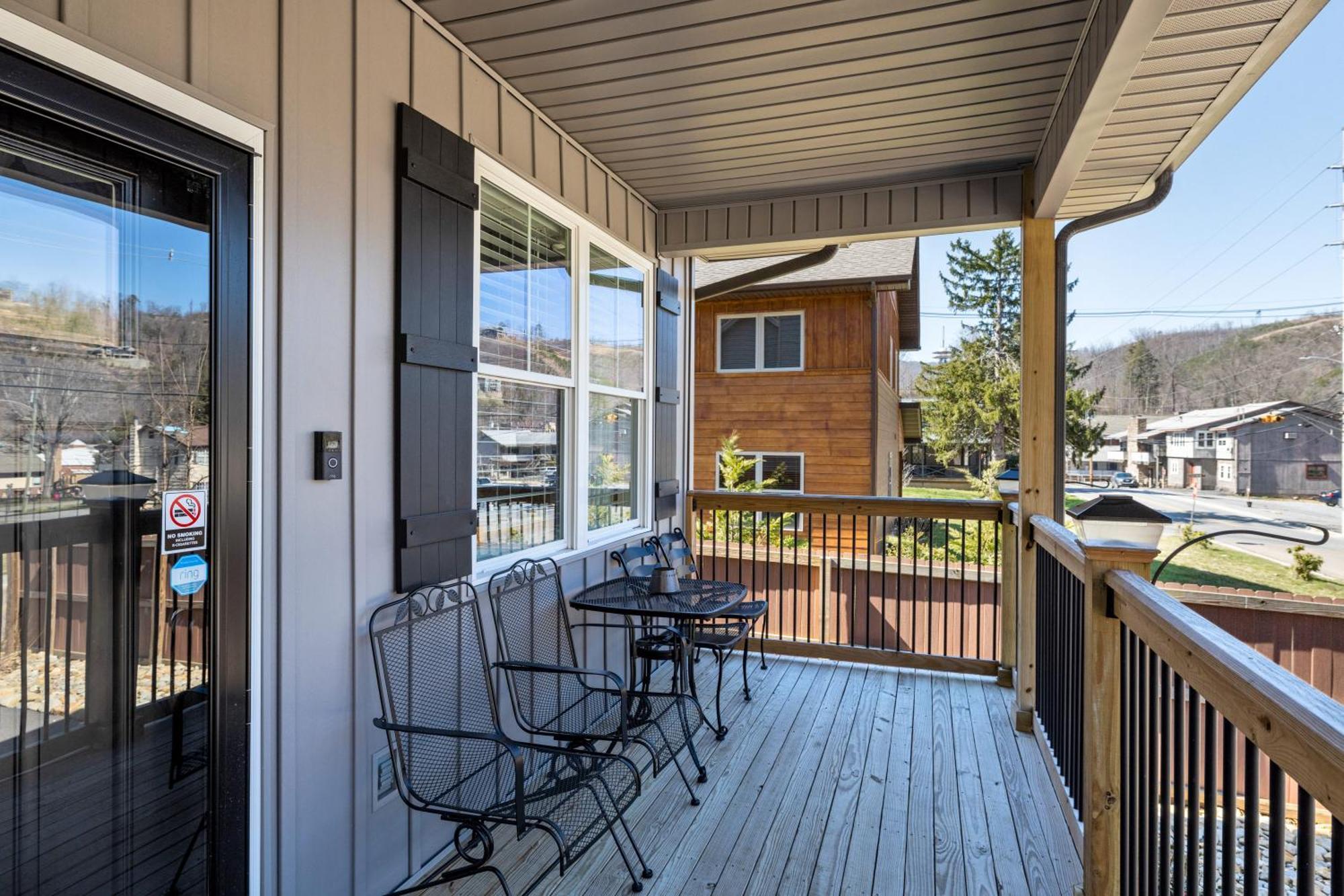 Bear Pass Is A 3 Bed 2 Bath Craftsman Style Home Located Within Walking Distance To Dt Gatlinburg Kültér fotó